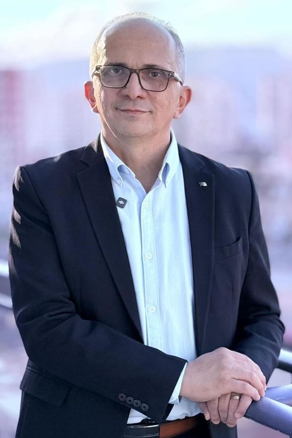 Dr. Ilyes Baghli, autor do Protocolo Híbrido Ortomolecular e presidente da Sociedade Internacional de Medicina Ortomolecular